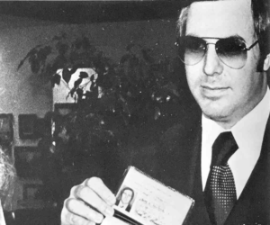 Frank Abagnale posing as an FBI agent